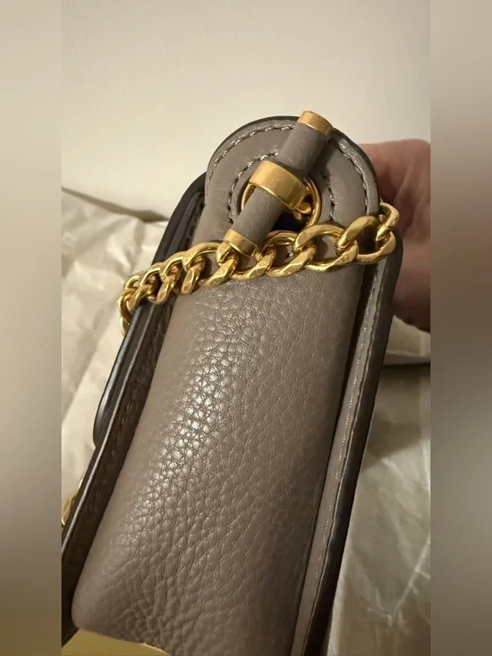 TORY BURCH CHELSEA LEATHER CROSSBODY BAG - IN GRAY HERON - Picture 6 of 10